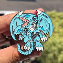 Cargar imagen en el visor de la galería, Pin Dragón de Ojos Azules Definitivo | Coleccionable Dan-Art.shop |