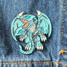 Cargar imagen en el visor de la galería, Pin Dragón de Ojos Azules Definitivo | Coleccionable Dan-Art.shop |