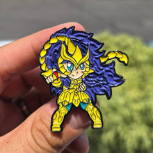 Cargar imagen en el visor de la galería, Pin Milo de Escorpio | Coleccionable Dan-Art.shop | Caballeros del Zodiaco