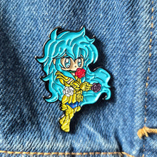 Cargar imagen en el visor de la galería, Pin Afrodita de Piscis | Coleccionable Dan-Art.shop | Caballeros del Zodiaco