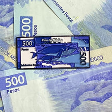Cargar imagen en el visor de la galería, Pin Billete de Ballenas | Coleccionable Dan-Art.shop |