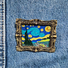 Cargar imagen en el visor de la galería, Pin Noche Estrellada | Coleccionable Dan-Art.shop | Arte