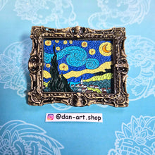 Cargar imagen en el visor de la galería, Pin Noche Estrellada | Coleccionable Dan-Art.shop | Arte
