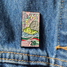 Cargar imagen en el visor de la galería, Pin Billete de Cocodrilo| Coleccionable Dan-Art.shop |
