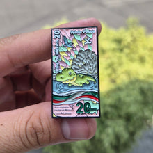 Cargar imagen en el visor de la galería, Pin Billete de Cocodrilo| Coleccionable Dan-Art.shop |
