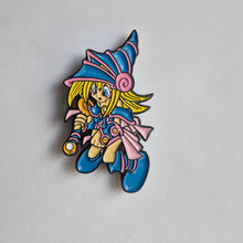 Cargar imagen en el visor de la galería, Pin Maga Oscura | Coleccionable Dan-Art.shop |
