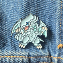 Cargar imagen en el visor de la galería, Pin Dragon Blanco de Ojos Azules | Coleccionable Dan-Art.shop |
