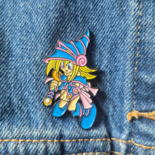 Cargar imagen en el visor de la galería, Pin Maga Oscura | Coleccionable Dan-Art.shop |
