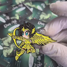 Cargar y reproducir el video en el visor de la galería, Pin Aiorios de Sagitario | Coleccionable Dan-Art.shop | Caballeros del Zodiaco
