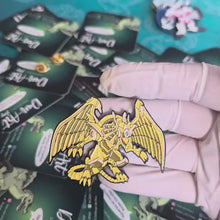 Cargar y reproducir el video en el visor de la galería, Pin Dragón Alado de Ra| Coleccionable Dan-Art.shop |
