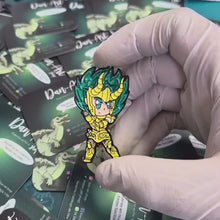 Cargar y reproducir el video en el visor de la galería, Pin Shura de Capricornio | Coleccionable Dan-Art.shop | Caballeros del Zodiaco
