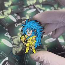 Cargar y reproducir el video en el visor de la galería, Pin Saga de Geminis | Coleccionable Dan-Art.shop | Caballeros del Zodiaco
