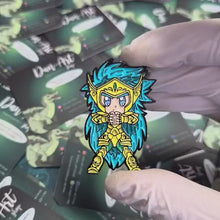 Cargar y reproducir el video en el visor de la galería, Pin Camus de Acuario | Coleccionable Dan-Art.shop | Caballeros del Zodiaco
