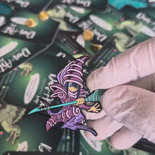 Cargar y reproducir el video en el visor de la galería, Pin Mago Oscuro | Coleccionable Dan-Art.shop |

