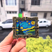 Cargar imagen en el visor de la galería, Pin Noche Estrellada | Coleccionable Dan-Art.shop | Arte
