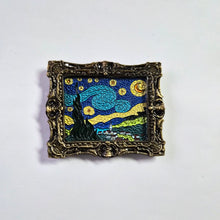 Cargar imagen en el visor de la galería, Pin Noche Estrellada | Coleccionable Dan-Art.shop | Arte
